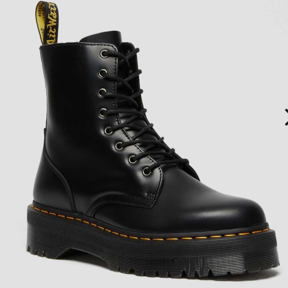 Dr. Martens NWOT Jadon Smooth Leather Platform Boots